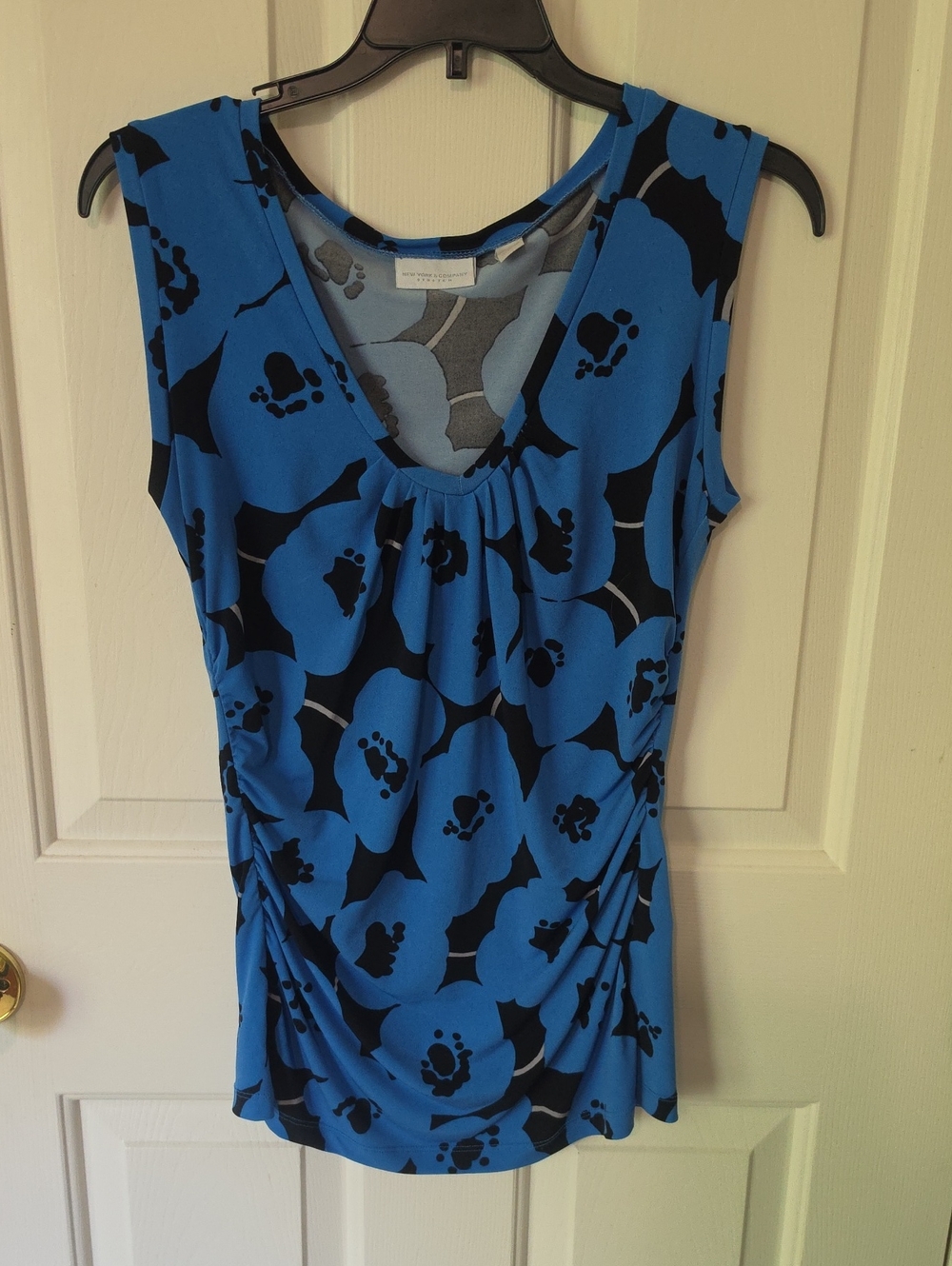 New York & Company Blue and Black Floral Sleeveless Tank Top